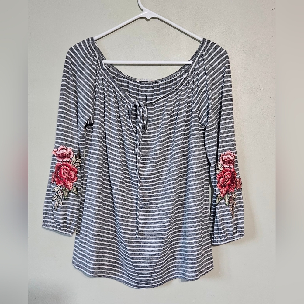 💚💜West Kei Black & White Striped Shirt w/ Embroidered Floral Size‎ L💚🩷